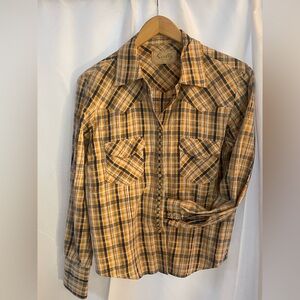 Scully 100 % Cotton ladies front pearl snap Western Shirt,size Medium.